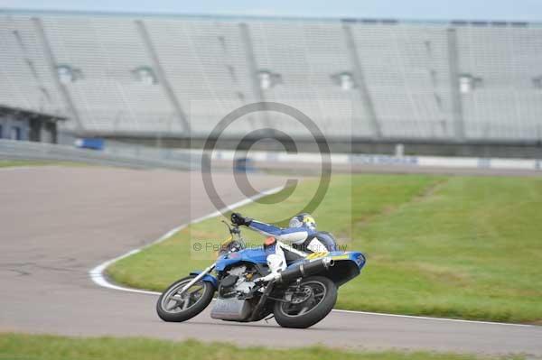 Motorcycle action photographs;Rockingham;Rockingham photographs;Trackday digital images;event digital images;eventdigitalimages;no limits trackday;peter wileman photography;rockingham corby northamptonshire;trackday;trackday photos