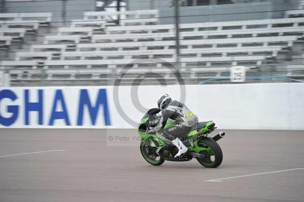 Motorcycle action photographs;Rockingham;Rockingham photographs;Trackday digital images;event digital images;eventdigitalimages;no limits trackday;peter wileman photography;rockingham corby northamptonshire;trackday;trackday photos