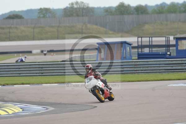 Motorcycle action photographs;Rockingham;Rockingham photographs;Trackday digital images;event digital images;eventdigitalimages;no limits trackday;peter wileman photography;rockingham corby northamptonshire;trackday;trackday photos