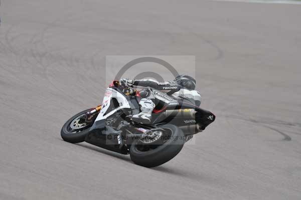 Motorcycle action photographs;Rockingham;Rockingham photographs;Trackday digital images;event digital images;eventdigitalimages;no limits trackday;peter wileman photography;rockingham corby northamptonshire;trackday;trackday photos