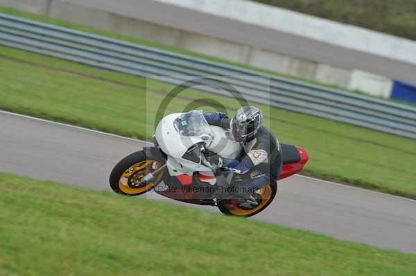 Motorcycle action photographs;Rockingham;Rockingham photographs;Trackday digital images;event digital images;eventdigitalimages;no limits trackday;peter wileman photography;rockingham corby northamptonshire;trackday;trackday photos