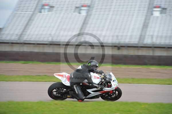 Motorcycle action photographs;Rockingham;Rockingham photographs;Trackday digital images;event digital images;eventdigitalimages;no limits trackday;peter wileman photography;rockingham corby northamptonshire;trackday;trackday photos