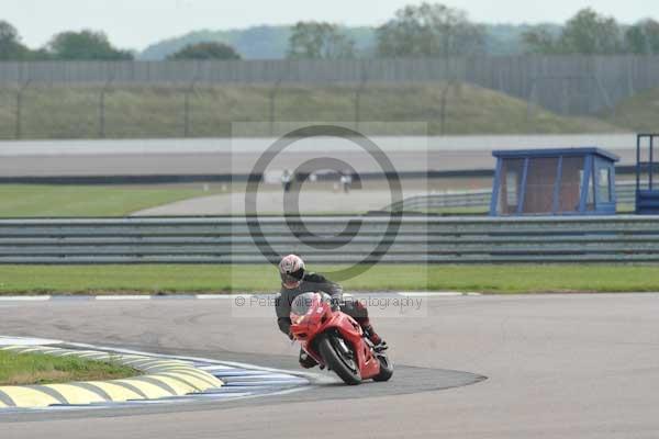 Motorcycle action photographs;Rockingham;Rockingham photographs;Trackday digital images;event digital images;eventdigitalimages;no limits trackday;peter wileman photography;rockingham corby northamptonshire;trackday;trackday photos