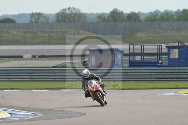 Motorcycle action photographs;Rockingham;Rockingham photographs;Trackday digital images;event digital images;eventdigitalimages;no limits trackday;peter wileman photography;rockingham corby northamptonshire;trackday;trackday photos