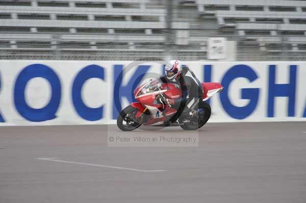 Motorcycle action photographs;Rockingham;Rockingham photographs;Trackday digital images;event digital images;eventdigitalimages;no limits trackday;peter wileman photography;rockingham corby northamptonshire;trackday;trackday photos