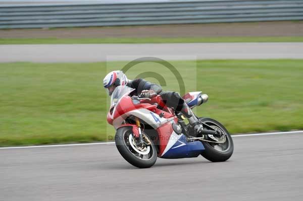 Motorcycle action photographs;Rockingham;Rockingham photographs;Trackday digital images;event digital images;eventdigitalimages;no limits trackday;peter wileman photography;rockingham corby northamptonshire;trackday;trackday photos