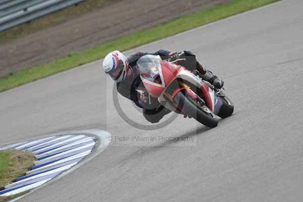 Motorcycle action photographs;Rockingham;Rockingham photographs;Trackday digital images;event digital images;eventdigitalimages;no limits trackday;peter wileman photography;rockingham corby northamptonshire;trackday;trackday photos