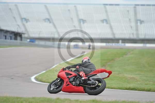 Motorcycle action photographs;Rockingham;Rockingham photographs;Trackday digital images;event digital images;eventdigitalimages;no limits trackday;peter wileman photography;rockingham corby northamptonshire;trackday;trackday photos