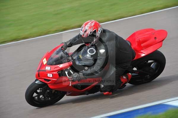 Motorcycle action photographs;Rockingham;Rockingham photographs;Trackday digital images;event digital images;eventdigitalimages;no limits trackday;peter wileman photography;rockingham corby northamptonshire;trackday;trackday photos