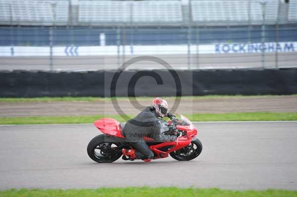 Motorcycle action photographs;Rockingham;Rockingham photographs;Trackday digital images;event digital images;eventdigitalimages;no limits trackday;peter wileman photography;rockingham corby northamptonshire;trackday;trackday photos