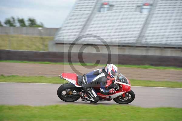 Motorcycle action photographs;Rockingham;Rockingham photographs;Trackday digital images;event digital images;eventdigitalimages;no limits trackday;peter wileman photography;rockingham corby northamptonshire;trackday;trackday photos