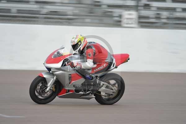 Motorcycle action photographs;Rockingham;Rockingham photographs;Trackday digital images;event digital images;eventdigitalimages;no limits trackday;peter wileman photography;rockingham corby northamptonshire;trackday;trackday photos