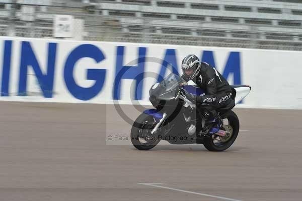 Motorcycle action photographs;Rockingham;Rockingham photographs;Trackday digital images;event digital images;eventdigitalimages;no limits trackday;peter wileman photography;rockingham corby northamptonshire;trackday;trackday photos