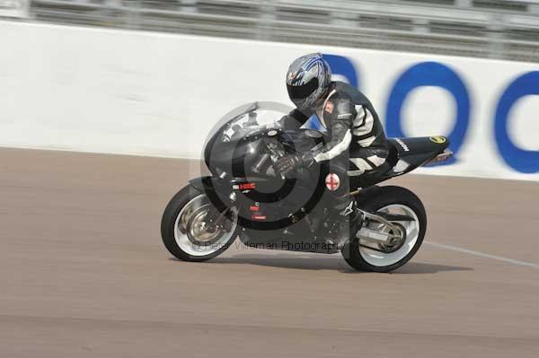 Motorcycle action photographs;Rockingham;Rockingham photographs;Trackday digital images;event digital images;eventdigitalimages;no limits trackday;peter wileman photography;rockingham corby northamptonshire;trackday;trackday photos