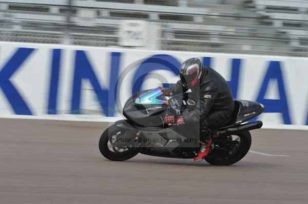 Motorcycle action photographs;Rockingham;Rockingham photographs;Trackday digital images;event digital images;eventdigitalimages;no limits trackday;peter wileman photography;rockingham corby northamptonshire;trackday;trackday photos