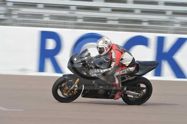 Motorcycle action photographs;Rockingham;Rockingham photographs;Trackday digital images;event digital images;eventdigitalimages;no limits trackday;peter wileman photography;rockingham corby northamptonshire;trackday;trackday photos