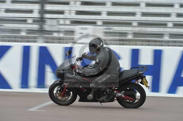 Motorcycle action photographs;Rockingham;Rockingham photographs;Trackday digital images;event digital images;eventdigitalimages;no limits trackday;peter wileman photography;rockingham corby northamptonshire;trackday;trackday photos