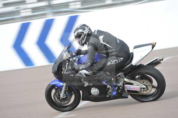 Motorcycle action photographs;Rockingham;Rockingham photographs;Trackday digital images;event digital images;eventdigitalimages;no limits trackday;peter wileman photography;rockingham corby northamptonshire;trackday;trackday photos