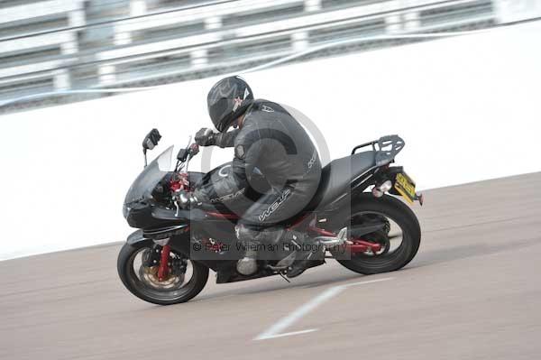 Motorcycle action photographs;Rockingham;Rockingham photographs;Trackday digital images;event digital images;eventdigitalimages;no limits trackday;peter wileman photography;rockingham corby northamptonshire;trackday;trackday photos