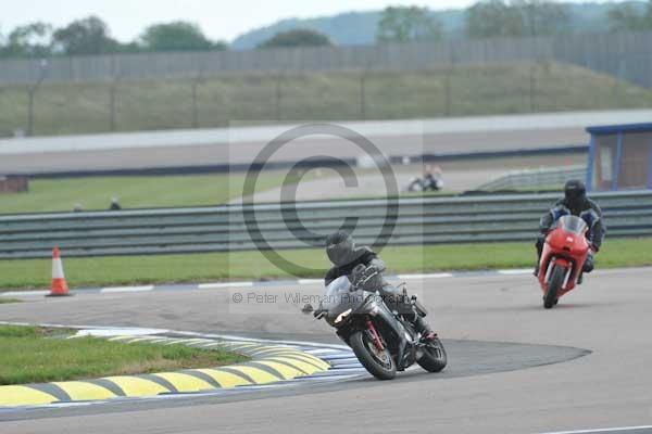 Motorcycle action photographs;Rockingham;Rockingham photographs;Trackday digital images;event digital images;eventdigitalimages;no limits trackday;peter wileman photography;rockingham corby northamptonshire;trackday;trackday photos