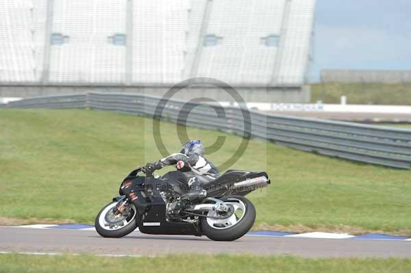 Motorcycle action photographs;Rockingham;Rockingham photographs;Trackday digital images;event digital images;eventdigitalimages;no limits trackday;peter wileman photography;rockingham corby northamptonshire;trackday;trackday photos