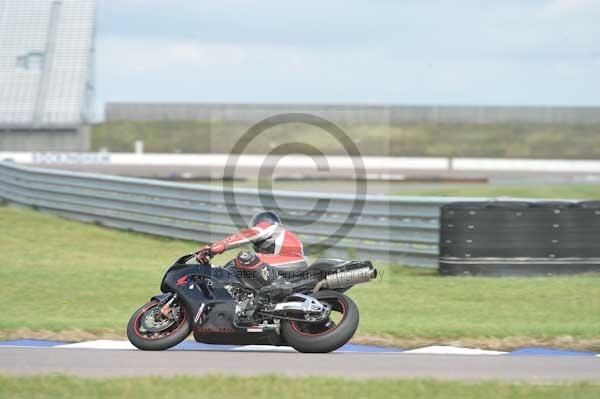 Motorcycle action photographs;Rockingham;Rockingham photographs;Trackday digital images;event digital images;eventdigitalimages;no limits trackday;peter wileman photography;rockingham corby northamptonshire;trackday;trackday photos