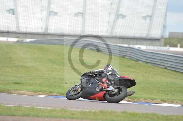 Motorcycle action photographs;Rockingham;Rockingham photographs;Trackday digital images;event digital images;eventdigitalimages;no limits trackday;peter wileman photography;rockingham corby northamptonshire;trackday;trackday photos