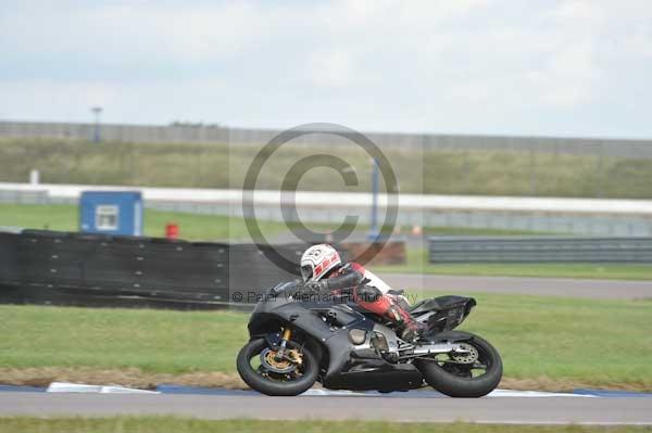 Motorcycle action photographs;Rockingham;Rockingham photographs;Trackday digital images;event digital images;eventdigitalimages;no limits trackday;peter wileman photography;rockingham corby northamptonshire;trackday;trackday photos