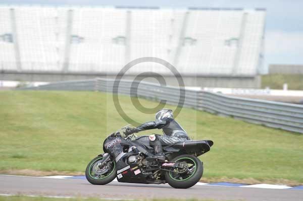 Motorcycle action photographs;Rockingham;Rockingham photographs;Trackday digital images;event digital images;eventdigitalimages;no limits trackday;peter wileman photography;rockingham corby northamptonshire;trackday;trackday photos