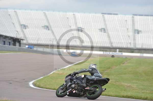 Motorcycle action photographs;Rockingham;Rockingham photographs;Trackday digital images;event digital images;eventdigitalimages;no limits trackday;peter wileman photography;rockingham corby northamptonshire;trackday;trackday photos