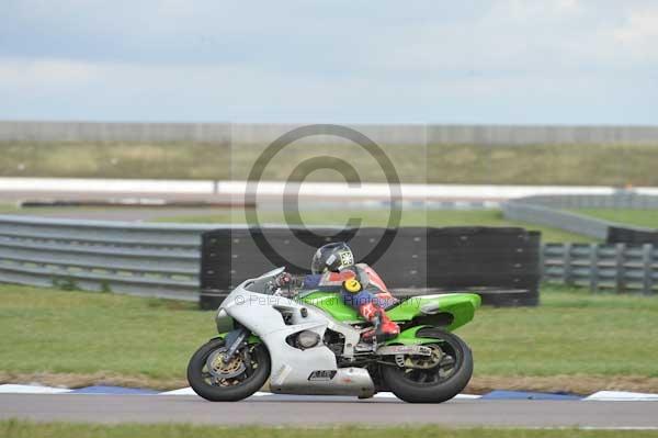 Motorcycle action photographs;Rockingham;Rockingham photographs;Trackday digital images;event digital images;eventdigitalimages;no limits trackday;peter wileman photography;rockingham corby northamptonshire;trackday;trackday photos