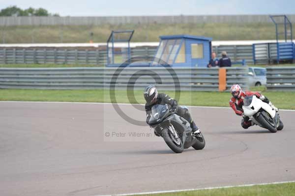 Motorcycle action photographs;Rockingham;Rockingham photographs;Trackday digital images;event digital images;eventdigitalimages;no limits trackday;peter wileman photography;rockingham corby northamptonshire;trackday;trackday photos