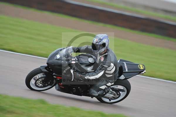 Motorcycle action photographs;Rockingham;Rockingham photographs;Trackday digital images;event digital images;eventdigitalimages;no limits trackday;peter wileman photography;rockingham corby northamptonshire;trackday;trackday photos