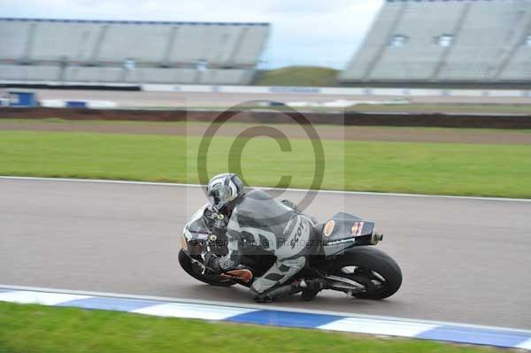 Motorcycle action photographs;Rockingham;Rockingham photographs;Trackday digital images;event digital images;eventdigitalimages;no limits trackday;peter wileman photography;rockingham corby northamptonshire;trackday;trackday photos