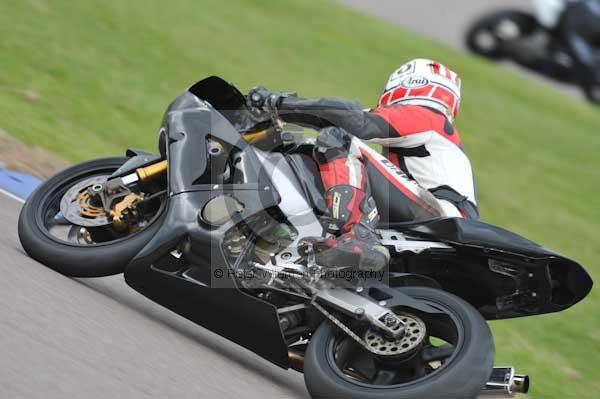 Motorcycle action photographs;Rockingham;Rockingham photographs;Trackday digital images;event digital images;eventdigitalimages;no limits trackday;peter wileman photography;rockingham corby northamptonshire;trackday;trackday photos