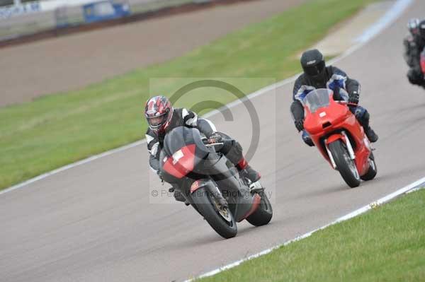 Motorcycle action photographs;Rockingham;Rockingham photographs;Trackday digital images;event digital images;eventdigitalimages;no limits trackday;peter wileman photography;rockingham corby northamptonshire;trackday;trackday photos