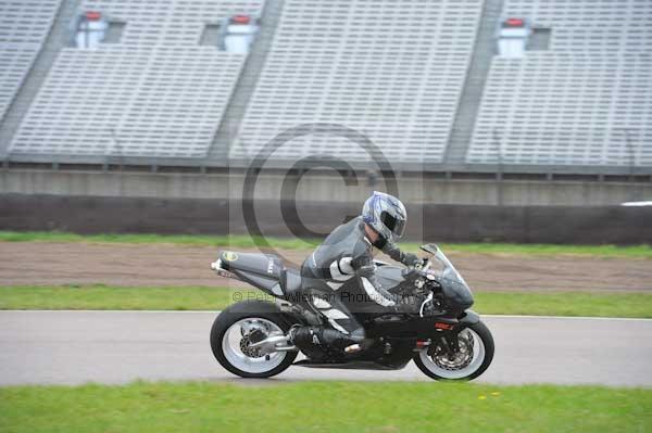 Motorcycle action photographs;Rockingham;Rockingham photographs;Trackday digital images;event digital images;eventdigitalimages;no limits trackday;peter wileman photography;rockingham corby northamptonshire;trackday;trackday photos