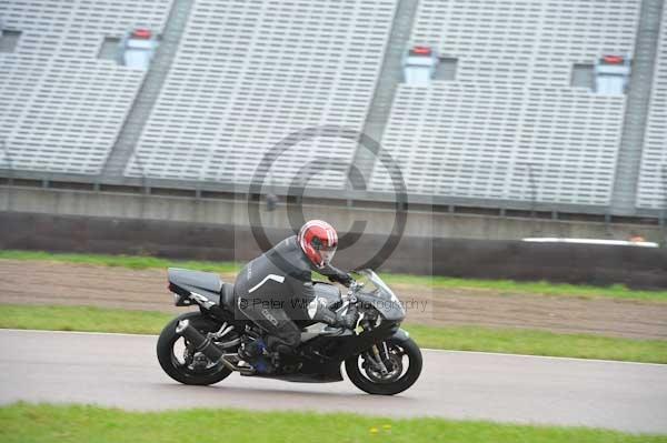 Motorcycle action photographs;Rockingham;Rockingham photographs;Trackday digital images;event digital images;eventdigitalimages;no limits trackday;peter wileman photography;rockingham corby northamptonshire;trackday;trackday photos