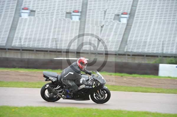 Motorcycle action photographs;Rockingham;Rockingham photographs;Trackday digital images;event digital images;eventdigitalimages;no limits trackday;peter wileman photography;rockingham corby northamptonshire;trackday;trackday photos