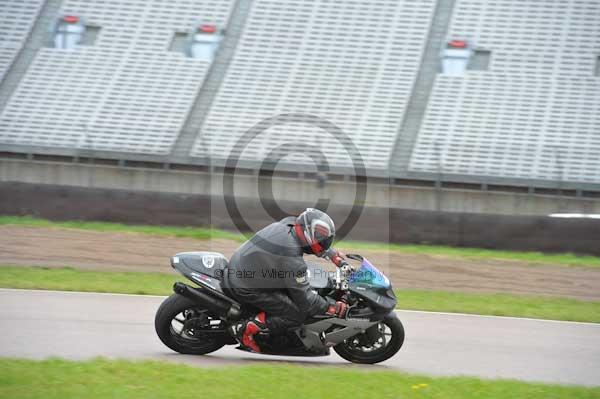 Motorcycle action photographs;Rockingham;Rockingham photographs;Trackday digital images;event digital images;eventdigitalimages;no limits trackday;peter wileman photography;rockingham corby northamptonshire;trackday;trackday photos