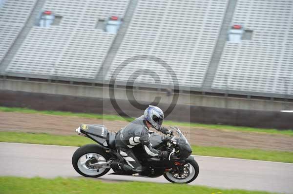 Motorcycle action photographs;Rockingham;Rockingham photographs;Trackday digital images;event digital images;eventdigitalimages;no limits trackday;peter wileman photography;rockingham corby northamptonshire;trackday;trackday photos