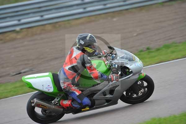 Motorcycle action photographs;Rockingham;Rockingham photographs;Trackday digital images;event digital images;eventdigitalimages;no limits trackday;peter wileman photography;rockingham corby northamptonshire;trackday;trackday photos