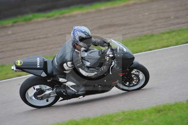 Motorcycle action photographs;Rockingham;Rockingham photographs;Trackday digital images;event digital images;eventdigitalimages;no limits trackday;peter wileman photography;rockingham corby northamptonshire;trackday;trackday photos