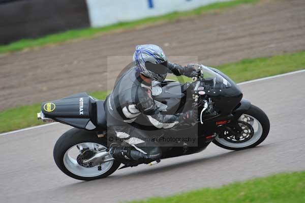 Motorcycle action photographs;Rockingham;Rockingham photographs;Trackday digital images;event digital images;eventdigitalimages;no limits trackday;peter wileman photography;rockingham corby northamptonshire;trackday;trackday photos