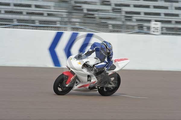 Motorcycle action photographs;Rockingham;Rockingham photographs;Trackday digital images;event digital images;eventdigitalimages;no limits trackday;peter wileman photography;rockingham corby northamptonshire;trackday;trackday photos