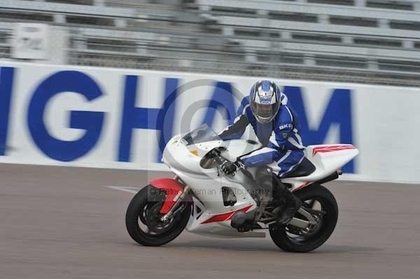 Motorcycle action photographs;Rockingham;Rockingham photographs;Trackday digital images;event digital images;eventdigitalimages;no limits trackday;peter wileman photography;rockingham corby northamptonshire;trackday;trackday photos