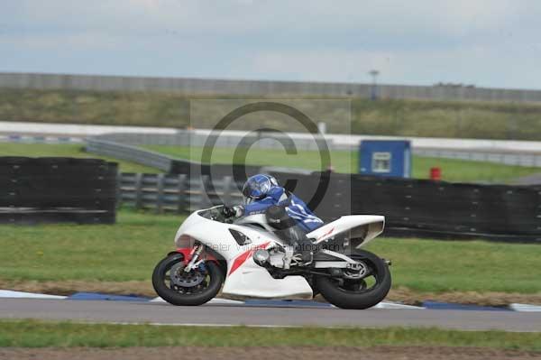 Motorcycle action photographs;Rockingham;Rockingham photographs;Trackday digital images;event digital images;eventdigitalimages;no limits trackday;peter wileman photography;rockingham corby northamptonshire;trackday;trackday photos