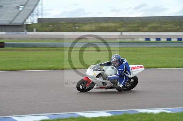 Motorcycle action photographs;Rockingham;Rockingham photographs;Trackday digital images;event digital images;eventdigitalimages;no limits trackday;peter wileman photography;rockingham corby northamptonshire;trackday;trackday photos