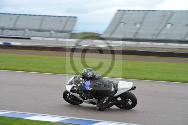 Motorcycle action photographs;Rockingham;Rockingham photographs;Trackday digital images;event digital images;eventdigitalimages;no limits trackday;peter wileman photography;rockingham corby northamptonshire;trackday;trackday photos