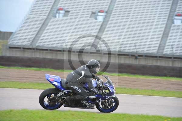 Motorcycle action photographs;Rockingham;Rockingham photographs;Trackday digital images;event digital images;eventdigitalimages;no limits trackday;peter wileman photography;rockingham corby northamptonshire;trackday;trackday photos